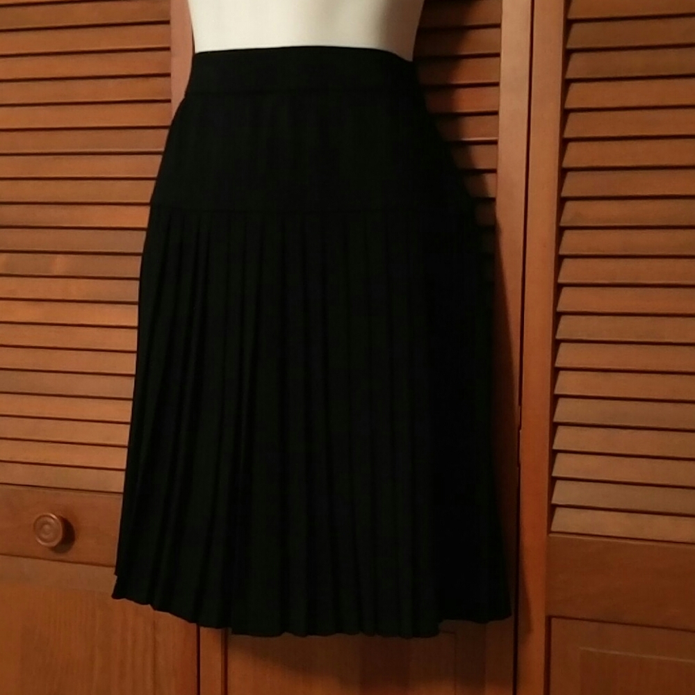 Pleated knit St John classic skirt made in USA